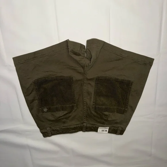 Alpine Design Womens Olive Cargo Shorts NWT Size 10 - Picture 7 of 10